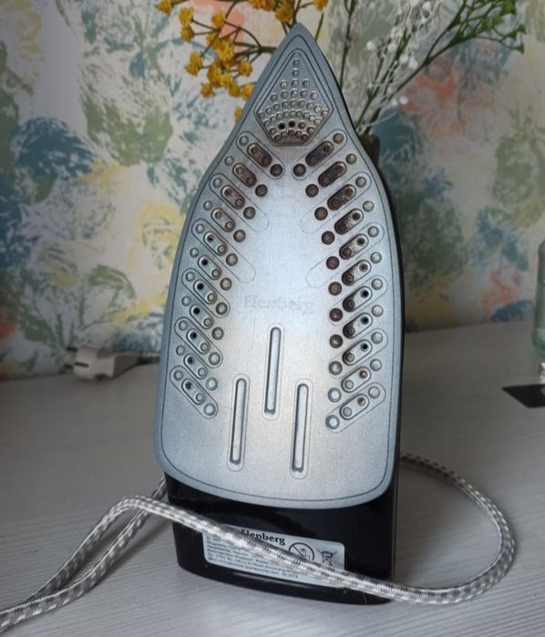 Утюг  " Elenberg"