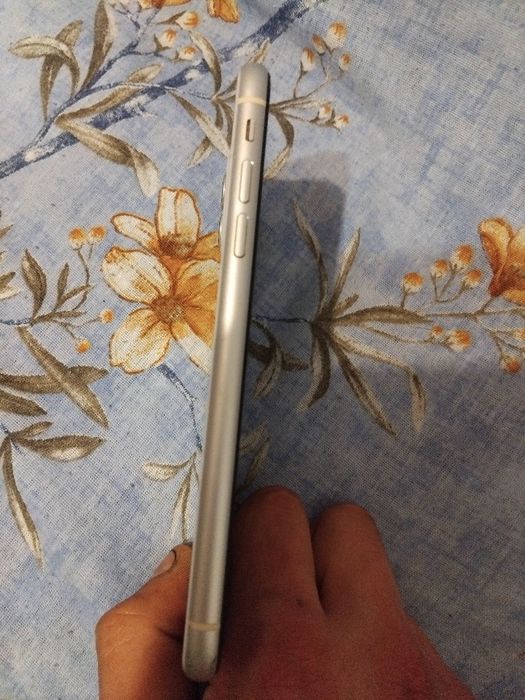 Vând iphone 11 are cod de taste