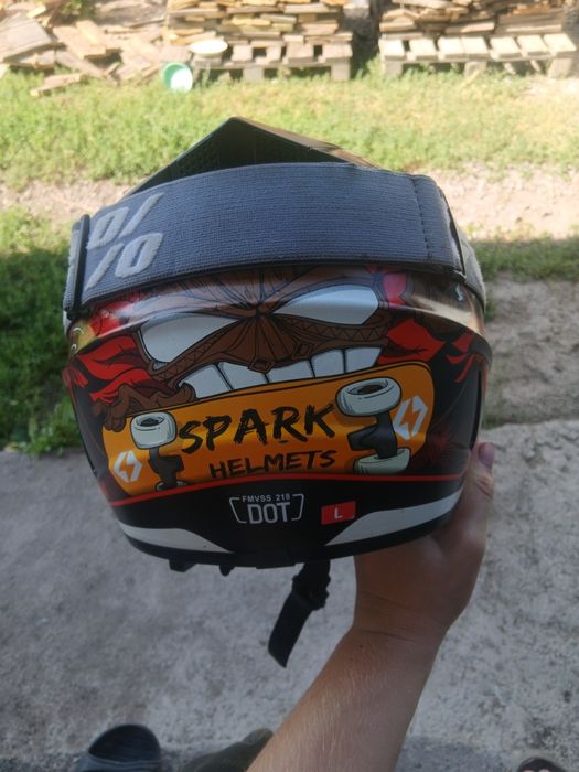 Продам шлем spark tiki