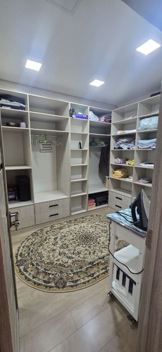 Продаётся 2 комнатная Дружба народов с обстановкой