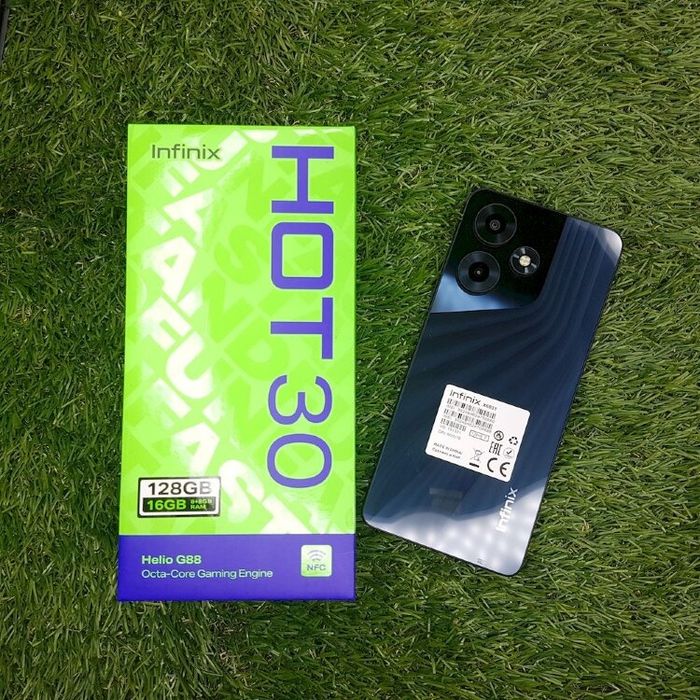 Infinix Hot 30 play 8/128 xolati zur