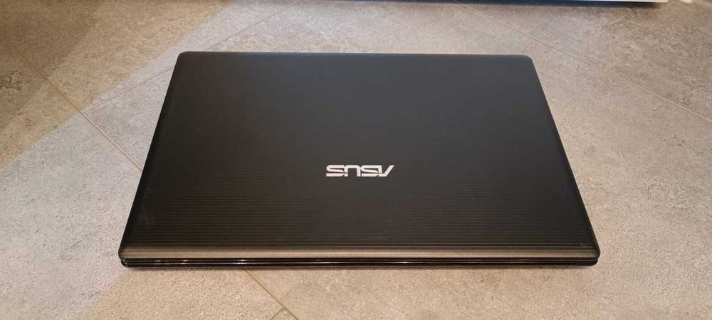 Продавам лап топ асус