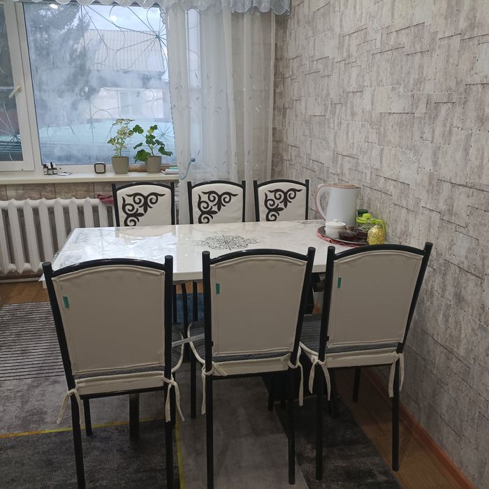 Продам стол и стулья