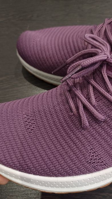 Кроссовки женские