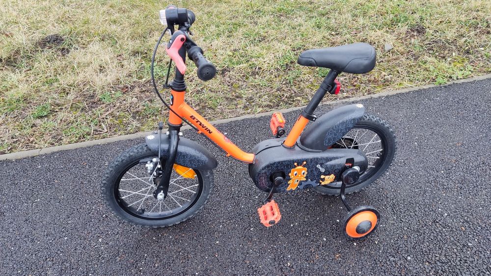 Bicicletă 3 - 5 ani cu roți ajutătoare