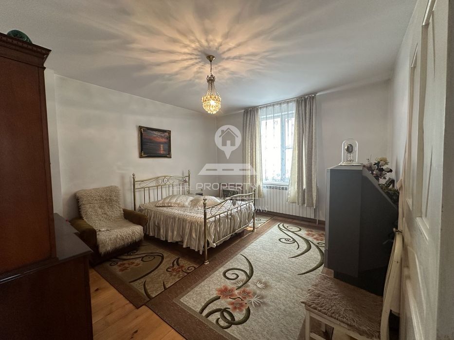Продава се Къща в Разлог - 375 кв.м за 931 €/кв.м - Снимка #9