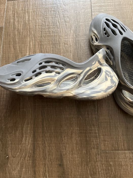 Adidas Yeezy Foam Runners ‘’Moon & Grey,,