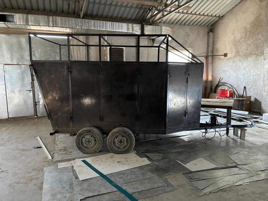 Прицеп коневозка