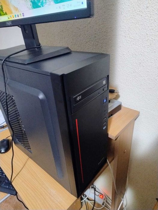 unitate centrala si monitor calculator pc