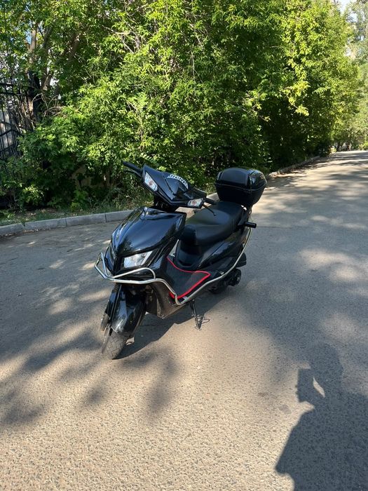 Скутер м8 125 кубов