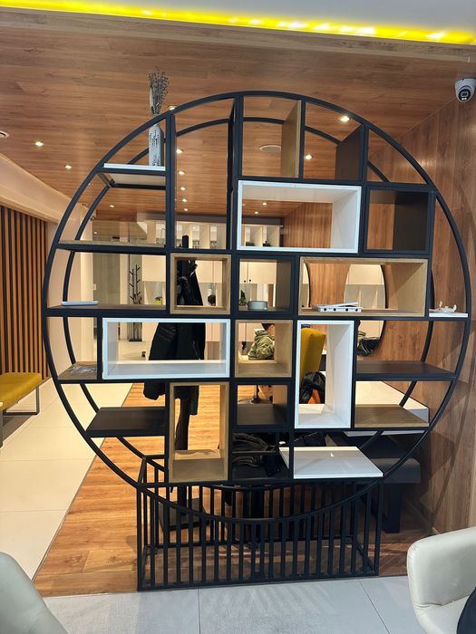 Атрактивка етажерка