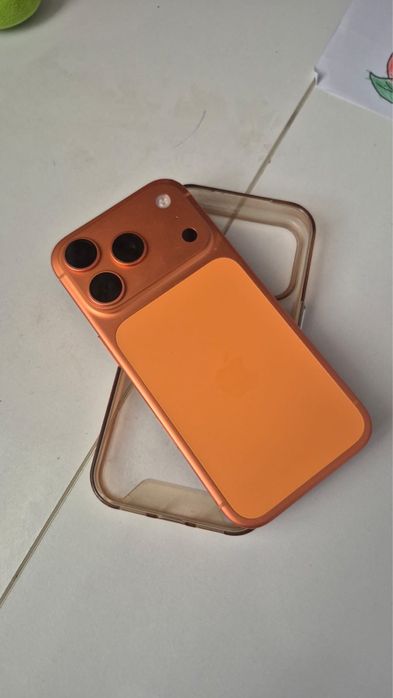 Iphone 17 PRO Orange
