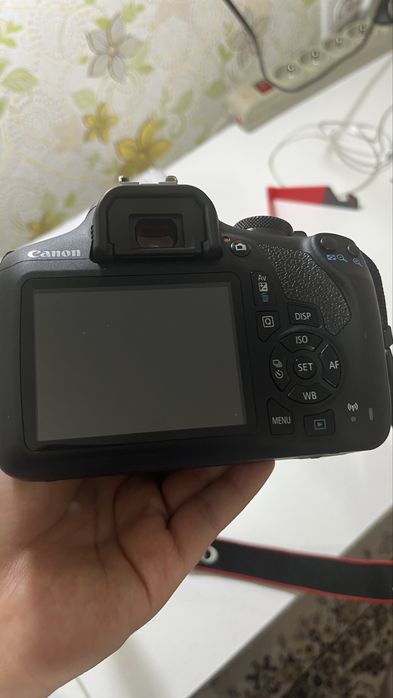 Фотоаппарат Canon 2000D