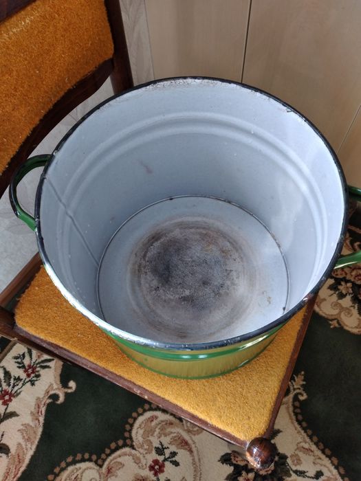 Кастрюля  и два тогора(таза) эмалированные