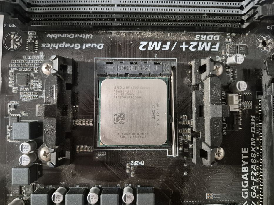 Placa de baza GA-F2A88XM-D3H si CPU AMD A10-6800K