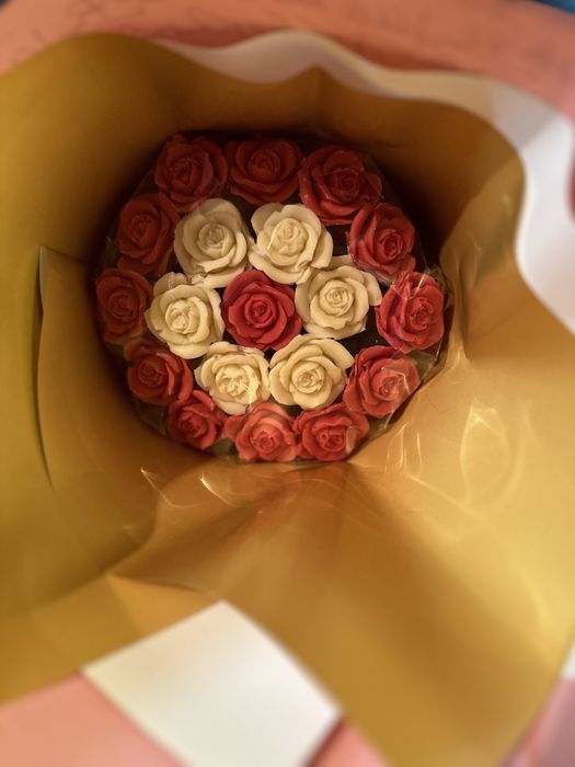 Шоколадтан жасалған гүлдер