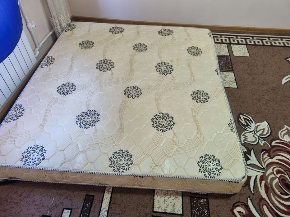 Spalniy uchun matras sotiladi