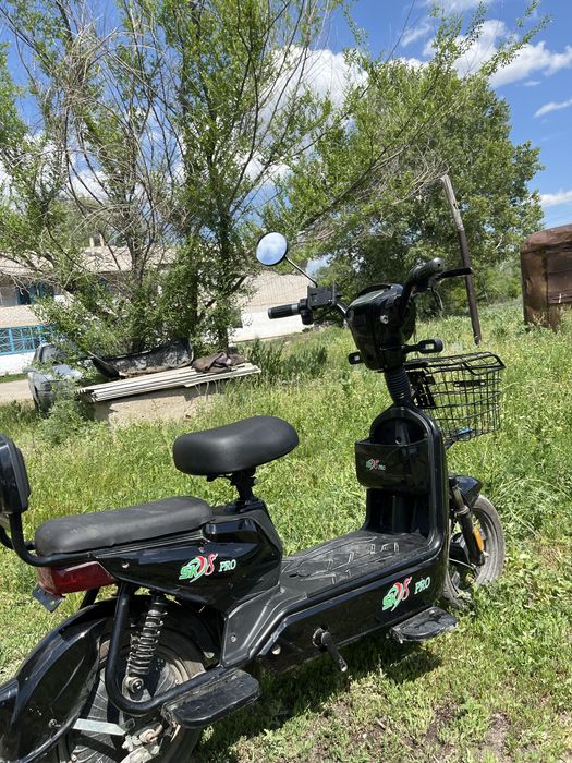 Скутер ск8 про все работает
