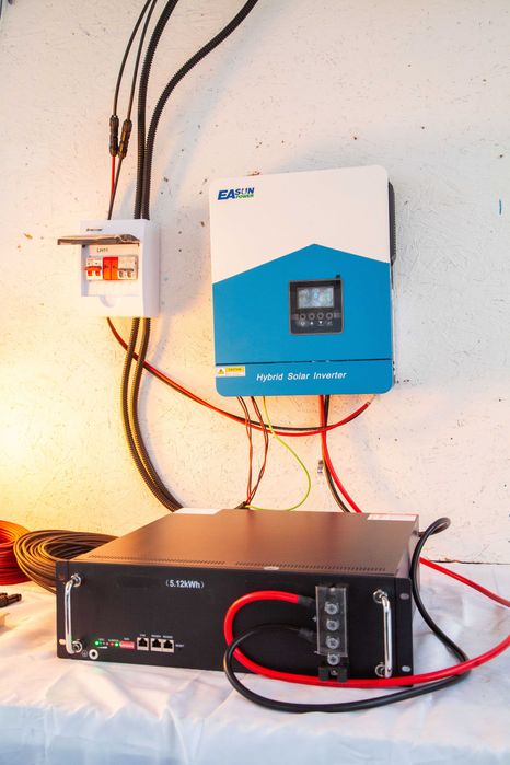 Kit sistem fotovoltaic invertor 7 KW + baterie LIFEPO4 5 KW + 8 panouri 445 W