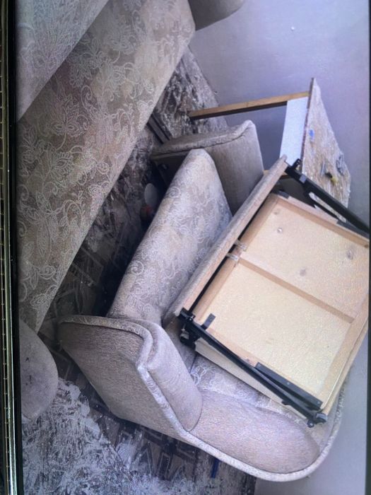 Диван с двумя креслами