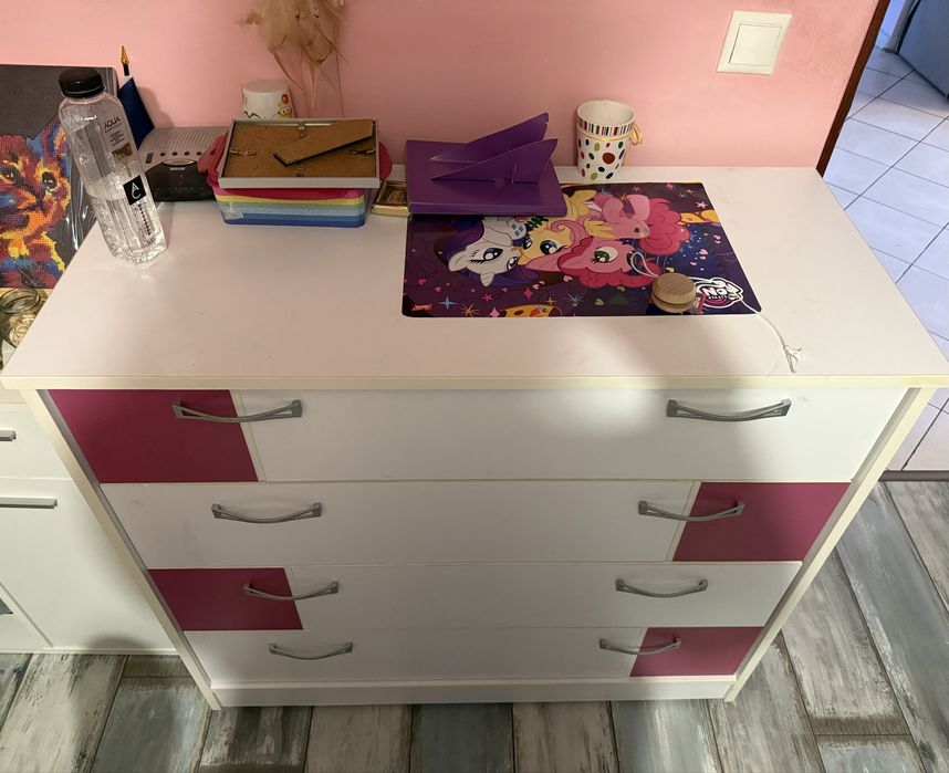 Se vinde Monilier camera fete