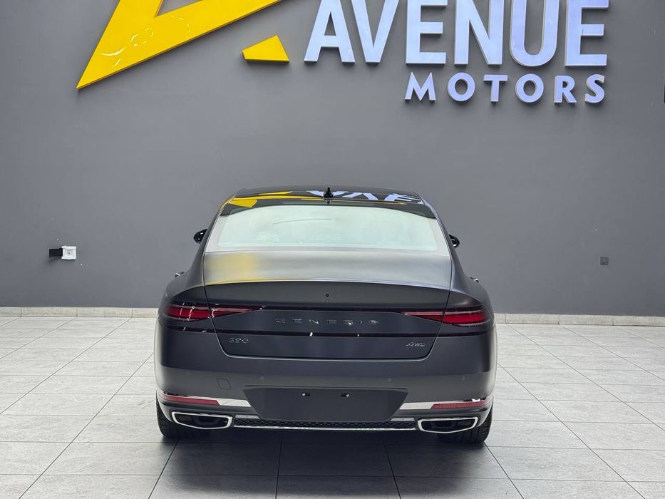 Продается новый Genesis G90