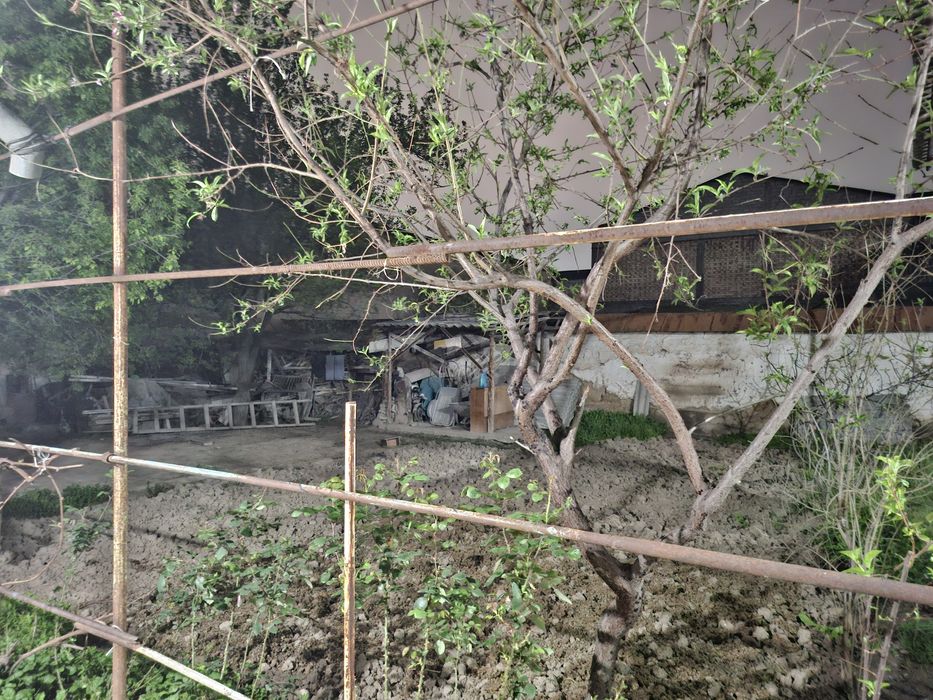 Срочна. Ховлили уй сотилади 6 сотик 7 хона