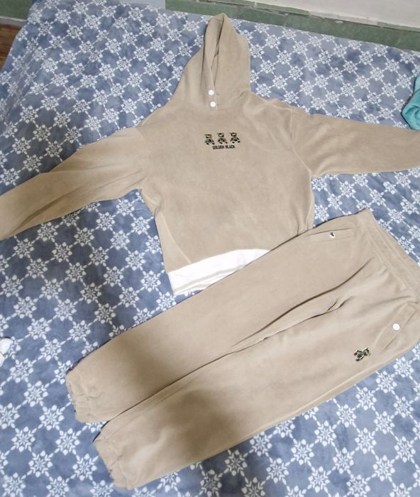 Спортивный костюм женский