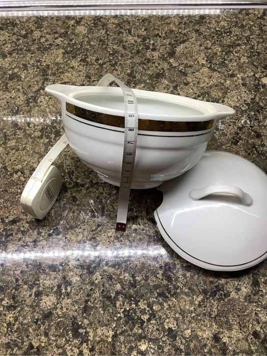 Нов порцеланов супник,плата, сосиера