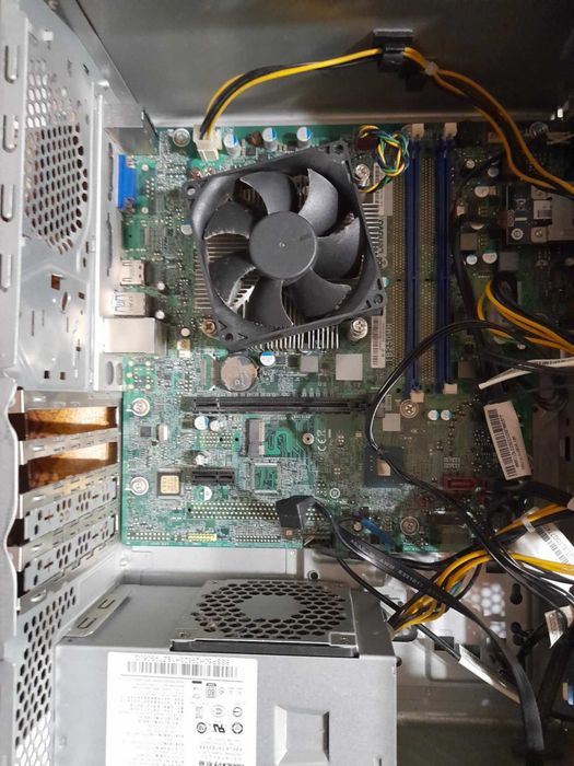 Продавам марково дъно сокет 1151 с процесор I3 7100