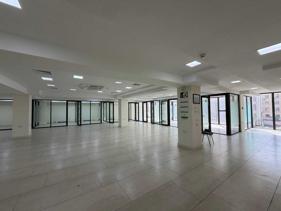 Метро Айбек офис 300кв open space + маленькие комнаты Парковка есть