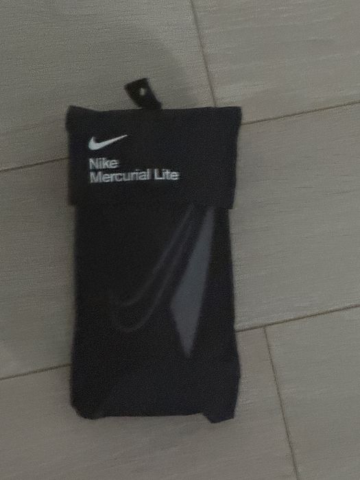 Футбодьные щитки Nike mercurial