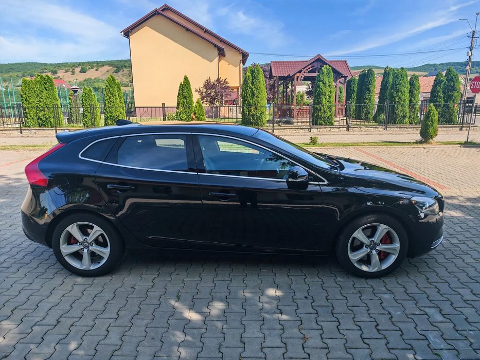 Volvo V40 De vânzare Volvo V40 D4 2013.   Se oferă și un set de cauciucuri iarna