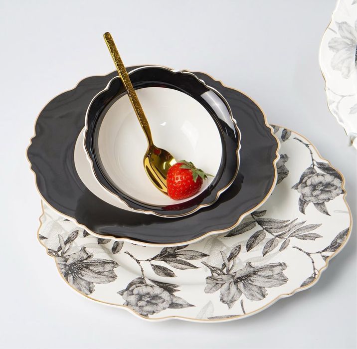 Набор посуды из фарфора