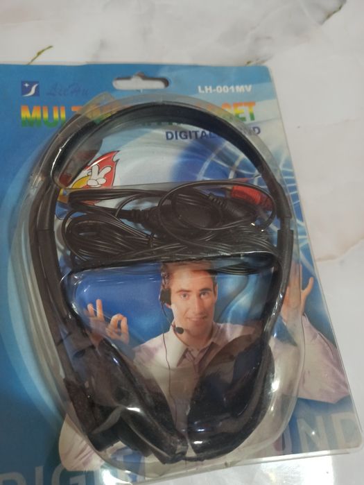 Жаңа наушниктер бар