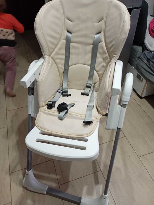 Scaun bebeluși cu măsuță