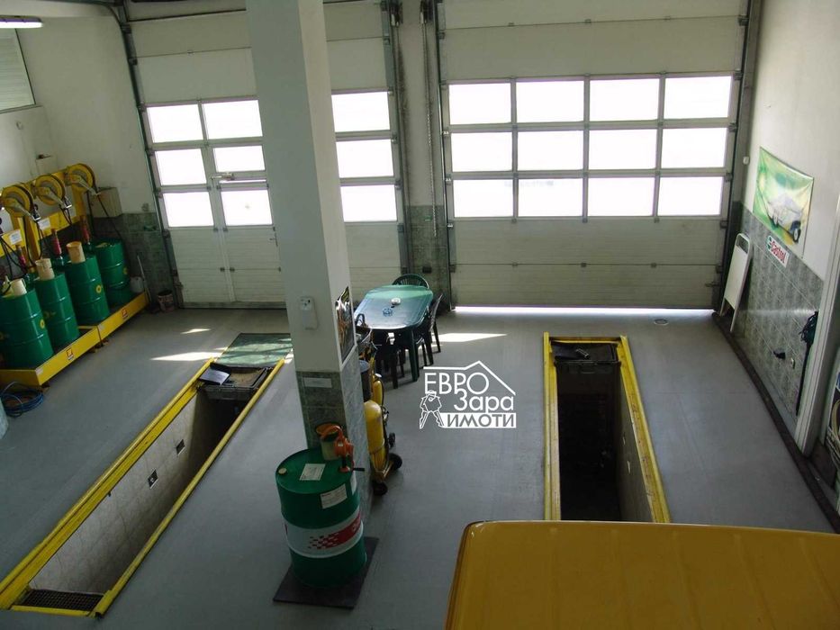 Масивна сграда за продажба – автосервиз плюс два жилищни имота