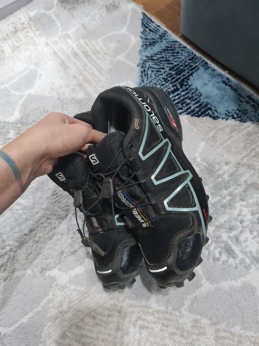 Продам горные кроссовки