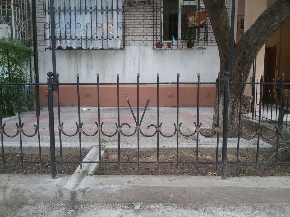 Изготавливаем и устанавливаем решётки на окна , ограждения и навесы