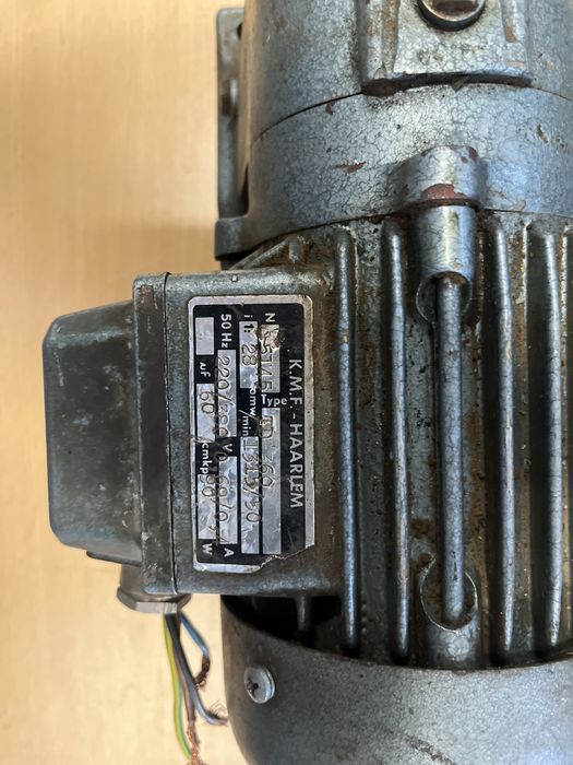Motor electric cu reductor de 0,90 kw
