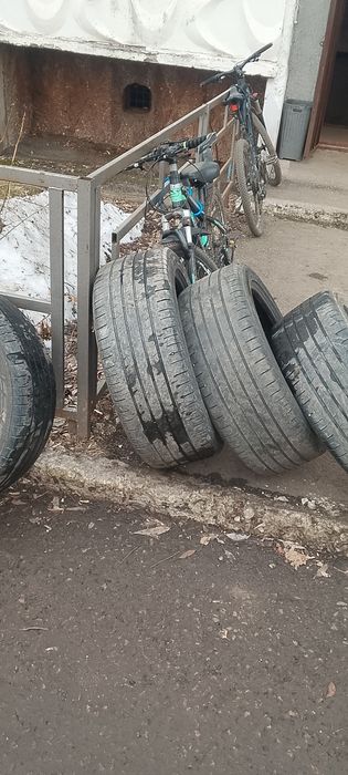 Продам резину на 20.