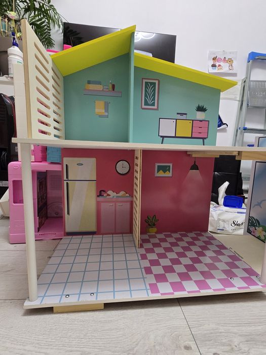 Căsuța din lemn compatibila cu păpuși Barbie de 29 cm