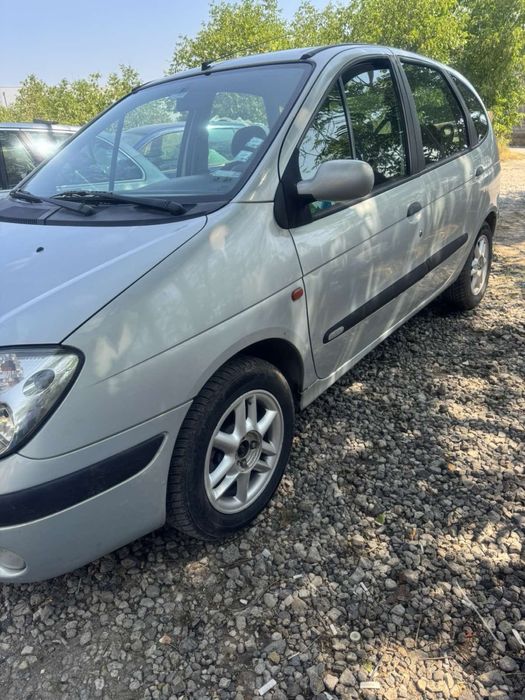 Автомобил Renault