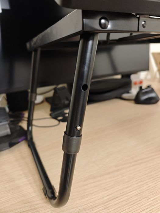 Masa de laptop ajustabila pe înălțime