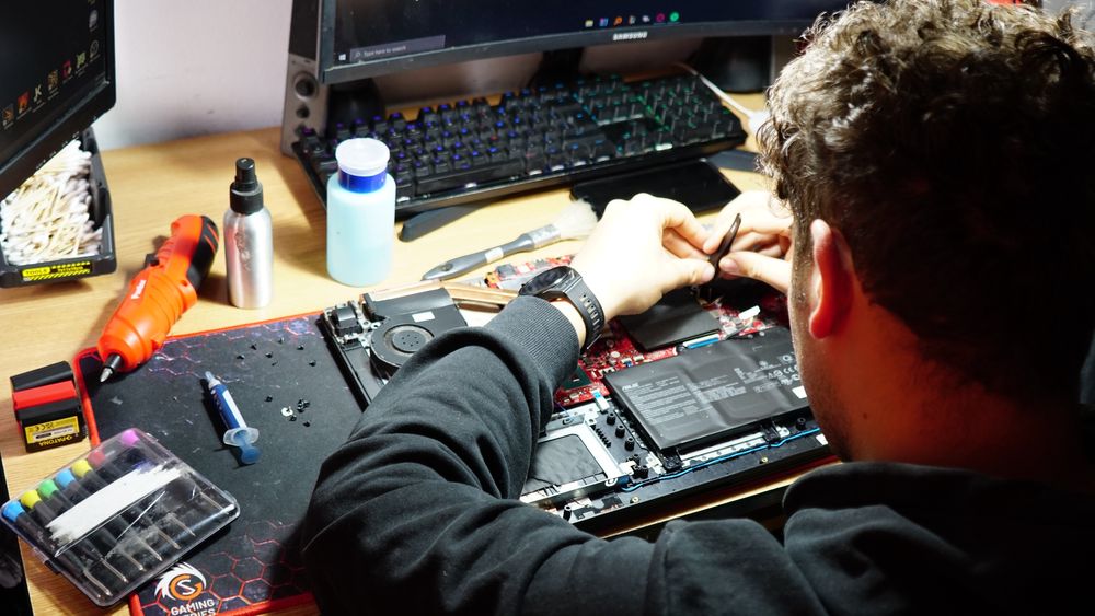 Reparatii PC/LAPTOP/PS4/PS5/Placi Video curatare, montare etc