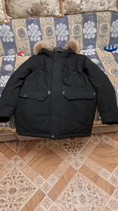 Куртка новая с капюшоном