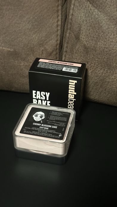 Huda Beauty Easy Bake Cherry Blossom Cake 20g nouă, nefolosită