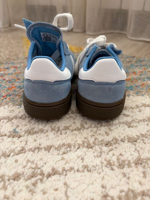 Обувки adidas 25