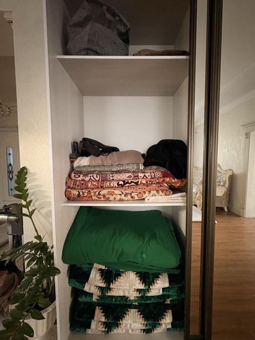 Продаётся хороший шкаф.