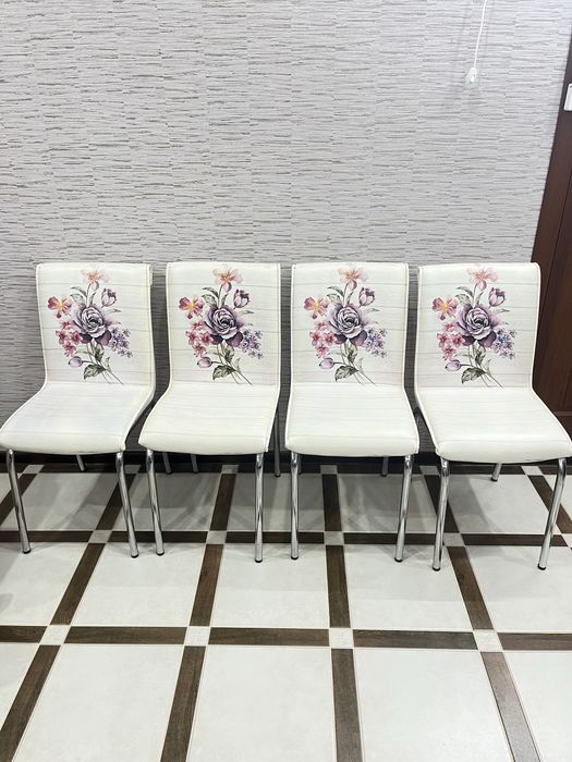 Продам новые стулья